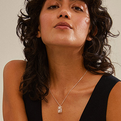 Halskette mit Anhänger