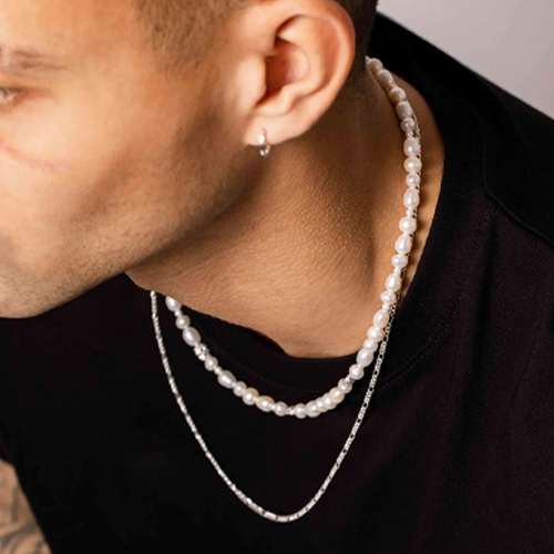 Halsketten mit Perlen